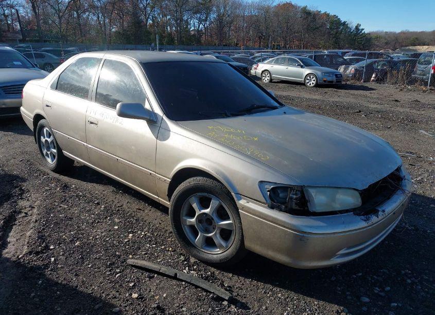 2000 Toyota Camry LE (VIN 4T1BG22K0YU757124) main photo