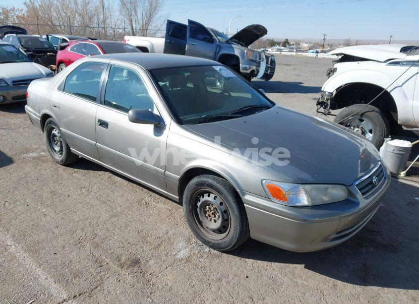 2001 Toyota Camry CE (VIN 4T1BG22K11U027499) main photo
