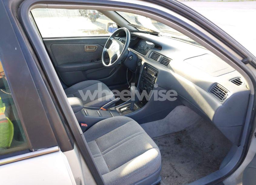 Photo 5 of 2001 Toyota Camry LE (VIN 4T1BG22K11U074046)