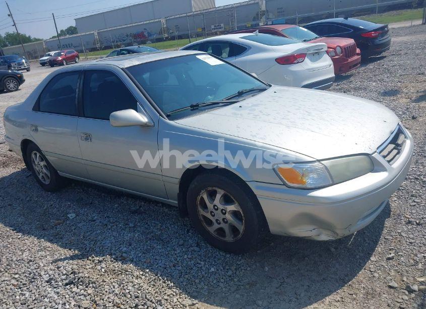 2001 Toyota Camry LE (VIN 4T1BG22K11U805882) main photo