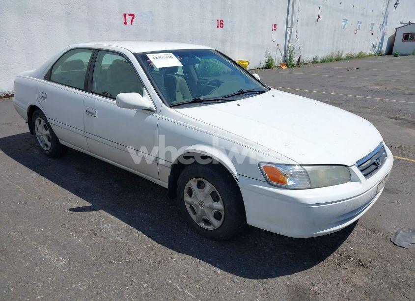 2001 Toyota Camry CE (VIN 4T1BG22K11U836730) main photo