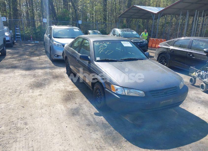 1997 Toyota Camry LE (VIN 4T1BG22K1VU101106) main photo