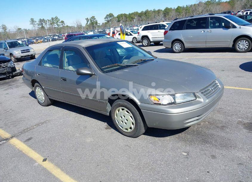 1997 Toyota Camry LE (VIN 4T1BG22K1VU139564) main photo