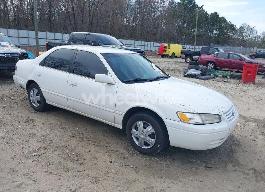 1998 Toyota Camry LE (VIN 4T1BG22K1WU826092) main photo