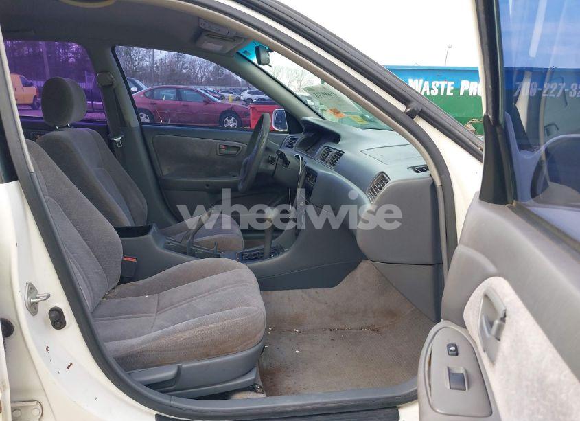 Photo 5 of 1998 Toyota Camry LE (VIN 4T1BG22K1WU826092)