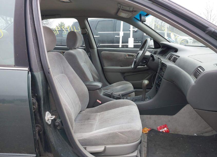 Photo 5 of 1999 Toyota Camry LE (VIN 4T1BG22K1XU525386)