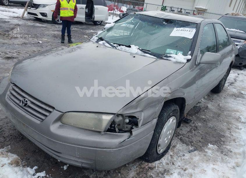 Photo 2 of 1999 Toyota Camry LE (VIN 4T1BG22K1XU595678)