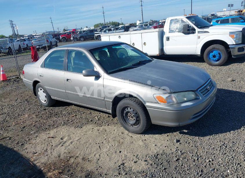 2000 Toyota Camry CE (VIN 4T1BG22K1YU002208) main photo