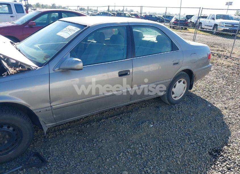Photo 6 of 2000 Toyota Camry CE (VIN 4T1BG22K1YU002208)