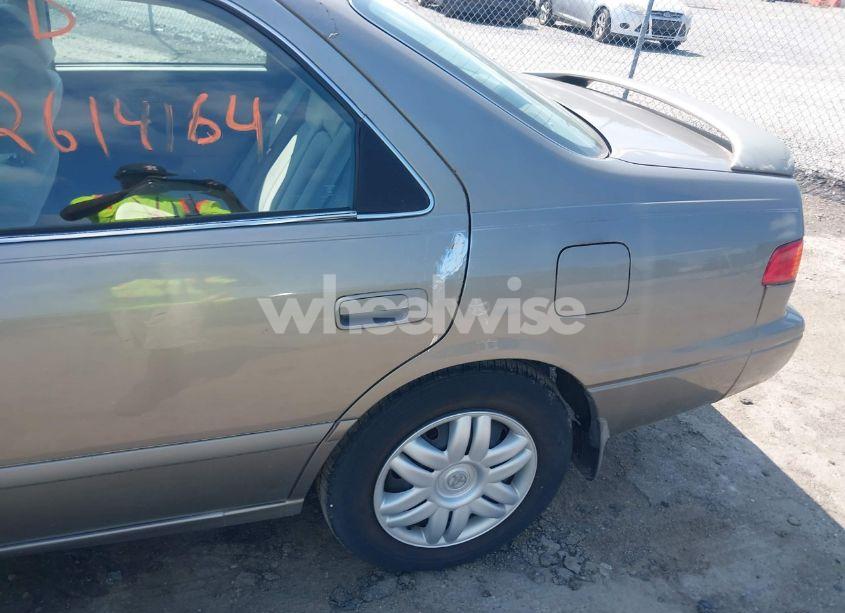 Photo 6 of 2000 Toyota Camry LE (VIN 4T1BG22K1YU003360)