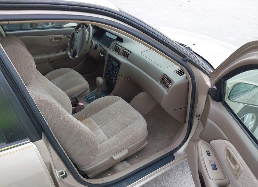 Photo 5 of 2000 Toyota Camry LE (VIN 4T1BG22K1YU622167)