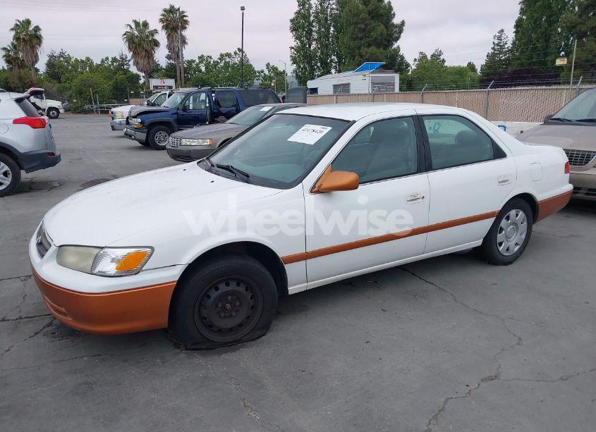 Photo 2 of 2001 Toyota Camry CE (VIN 4T1BG22K21U763559)