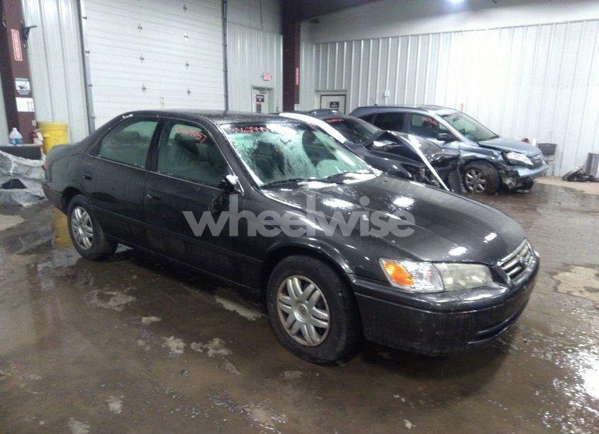 2001 Toyota Camry LE (VIN 4T1BG22K21U781964) main photo