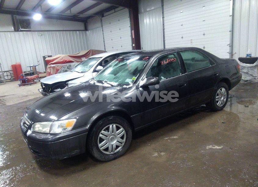 Photo 2 of 2001 Toyota Camry LE (VIN 4T1BG22K21U781964)