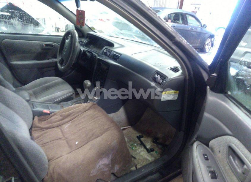 Photo 5 of 2001 Toyota Camry LE (VIN 4T1BG22K21U781964)