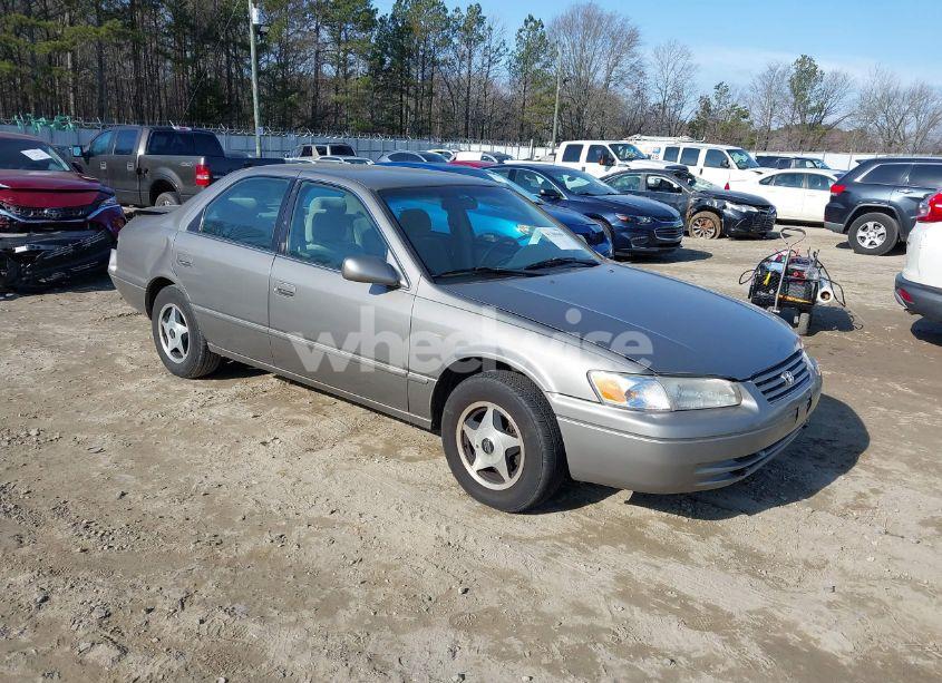 1997 Toyota Camry LE (VIN 4T1BG22K2VU043507) main photo