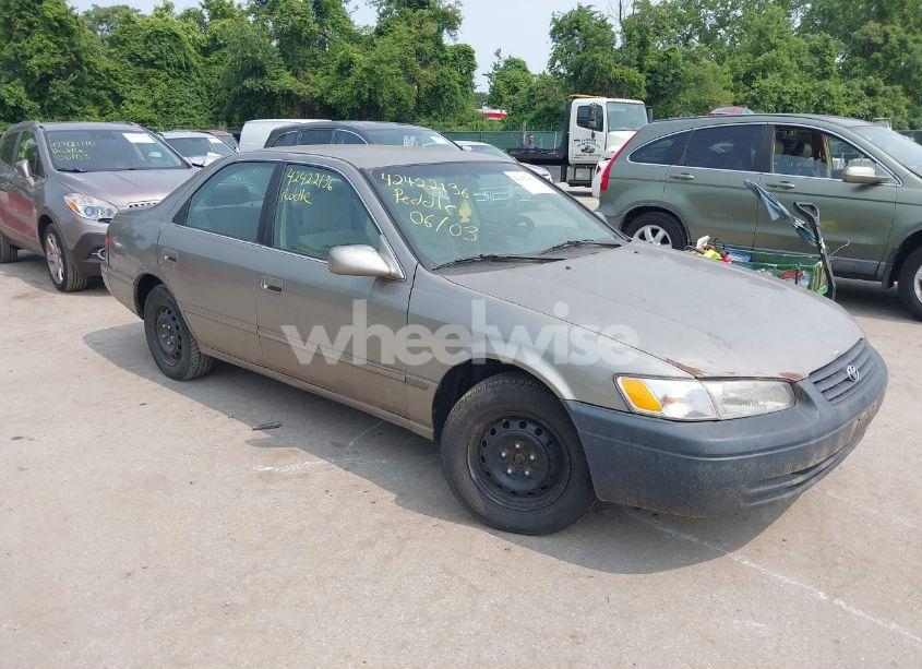 1998 Toyota Camry LE (VIN 4T1BG22K2WU278958) main photo