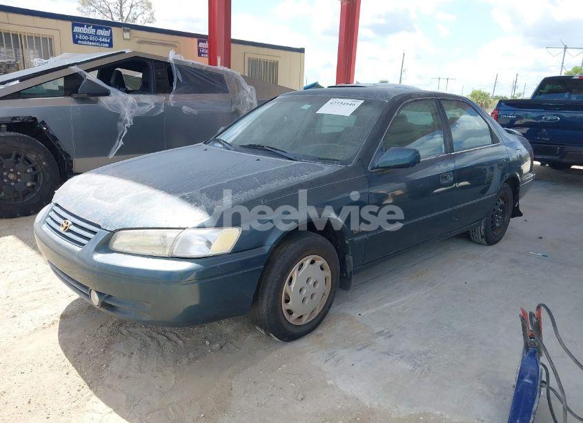 Photo 2 of 1998 Toyota Camry CE/LE/XLE (VIN 4T1BG22K2WU296053)
