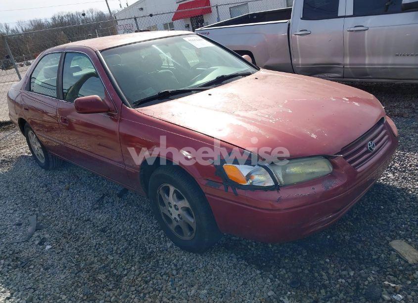 1998 Toyota Camry LE (VIN 4T1BG22K2WU839367) main photo