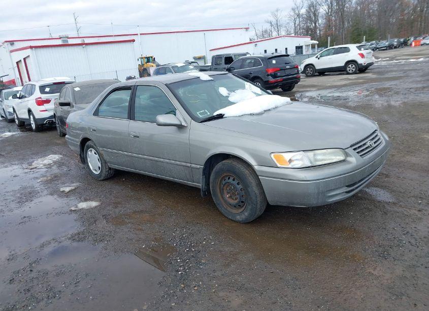 1999 Toyota Camry CE (VIN 4T1BG22K2XU392797) main photo