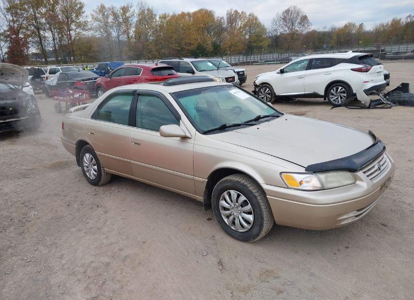 1999 Toyota Camry LE (VIN 4T1BG22K2XU872256) main photo
