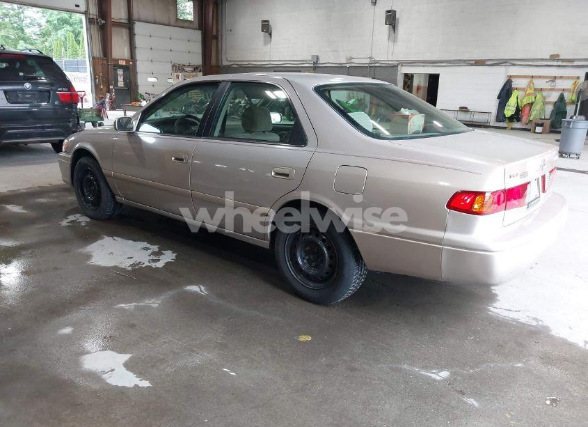 Photo 3 of 2000 Toyota Camry LE (VIN 4T1BG22K2YU660927)