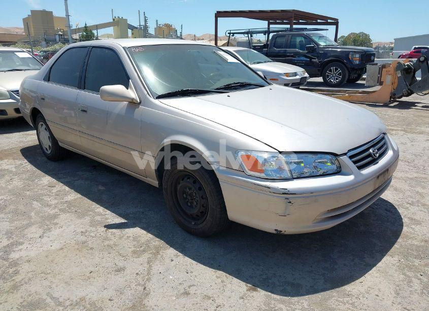 2000 Toyota Camry CE (VIN 4T1BG22K2YU924681) main photo