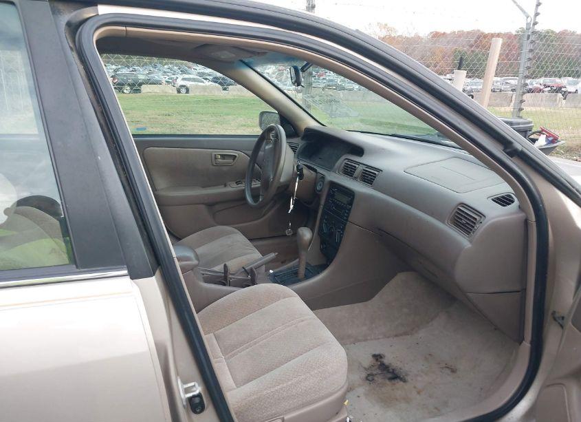 Photo 5 of 2000 Toyota Camry LE (VIN 4T1BG22K2YU942646)