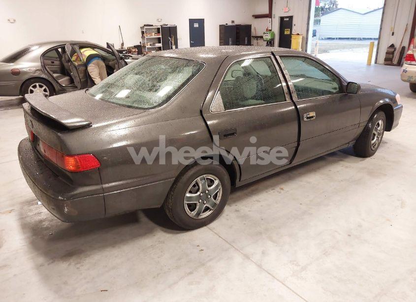 Photo 4 of 2000 Toyota Camry CE (VIN 4T1BG22K2YU958121)