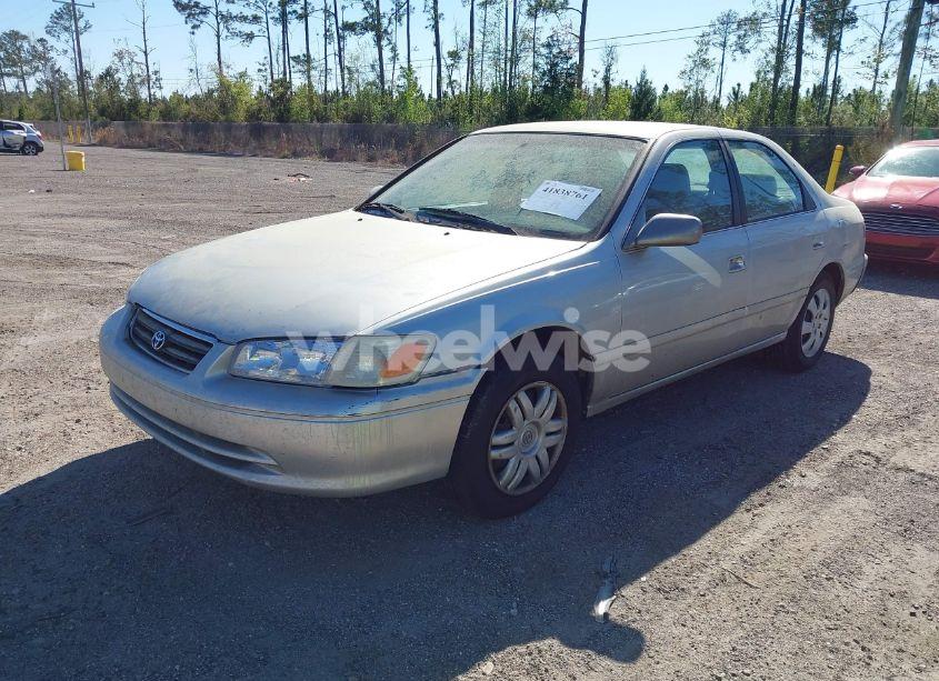 Photo 2 of 2001 Toyota Camry LE (VIN 4T1BG22K31U055112)
