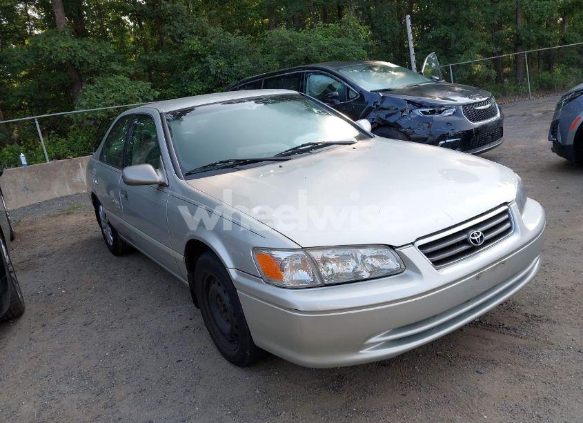 2001 Toyota Camry LE (VIN 4T1BG22K31U807956) main photo