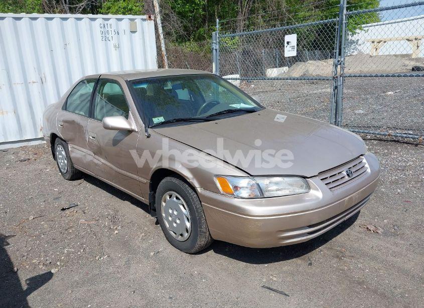 1997 Toyota Camry LE (VIN 4T1BG22K3VU808174) main photo