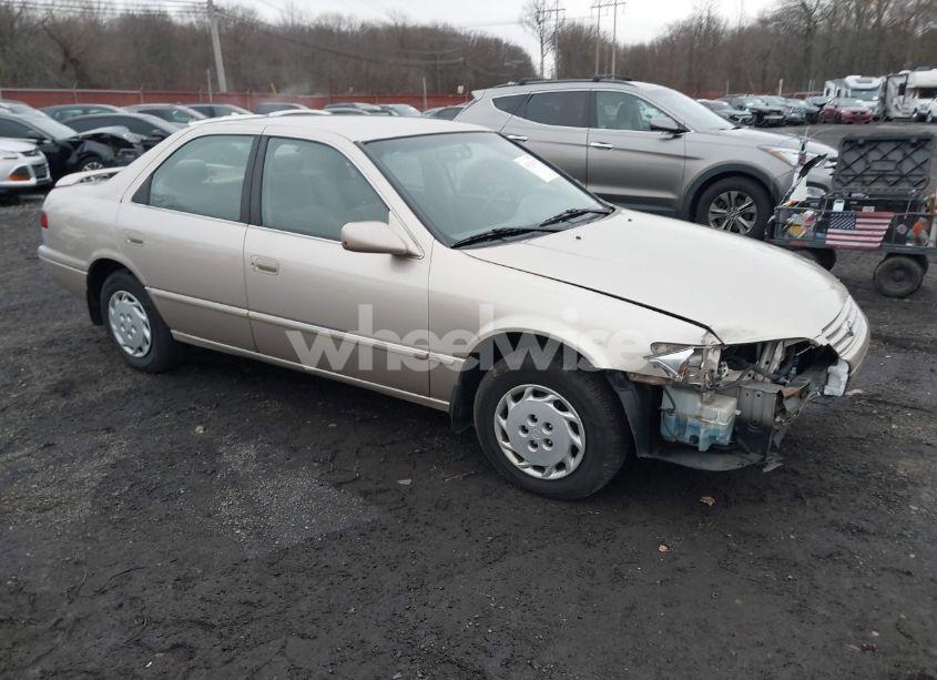 1998 Toyota Camry LE (VIN 4T1BG22K3WU859255) main photo