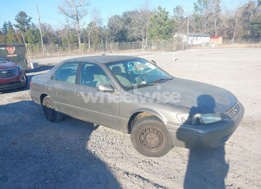 1999 Toyota Camry LE (VIN 4T1BG22K3XU447306) main photo