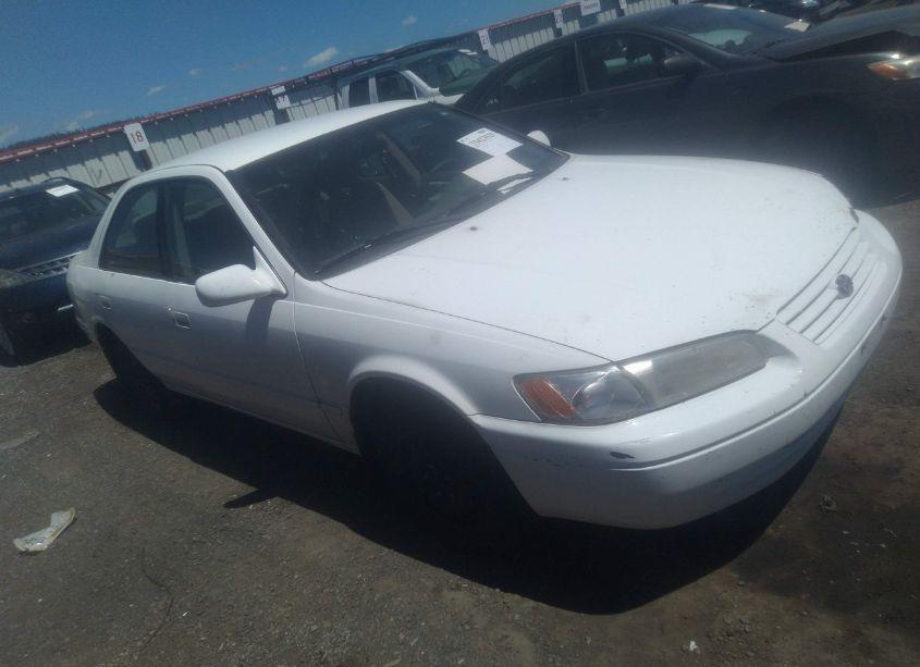 1999 Toyota Camry LE (VIN 4T1BG22K3XU494822) main photo
