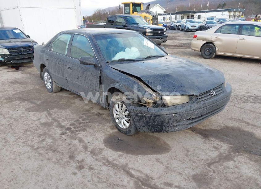 1999 Toyota Camry CE (VIN 4T1BG22K3XU560284) main photo