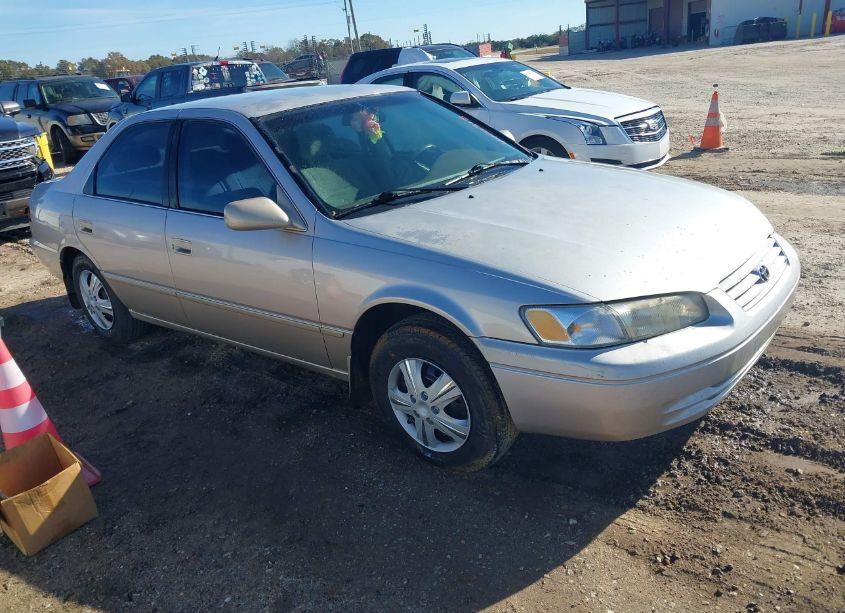 1999 Toyota Camry CE (VIN 4T1BG22K3XU917026) main photo