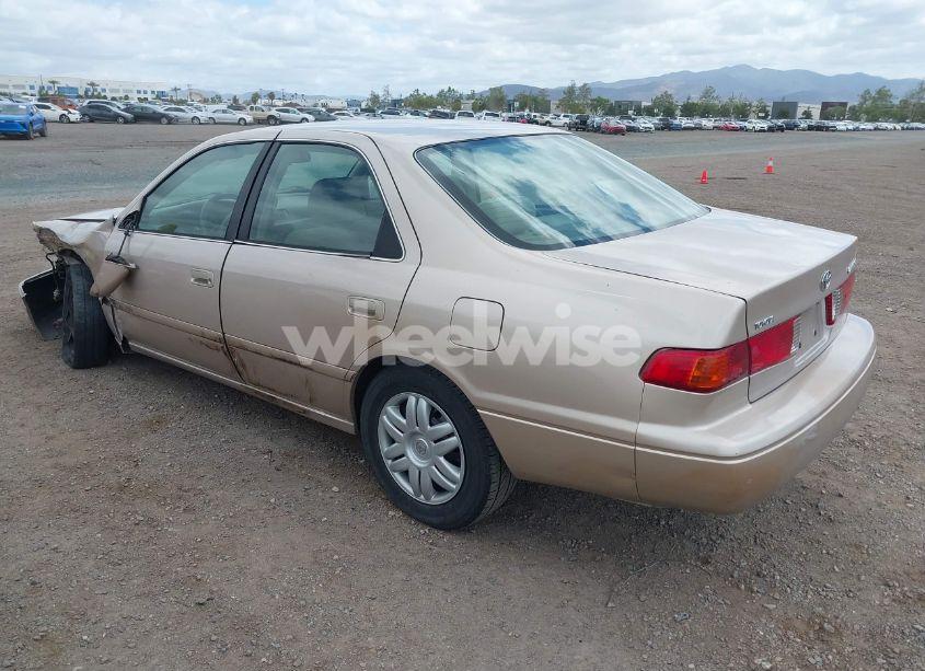 Photo 3 of 2000 Toyota Camry LE (VIN 4T1BG22K3YU628147)