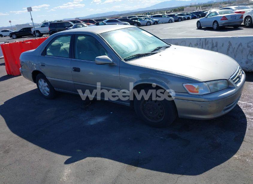 2000 Toyota Camry CE (VIN 4T1BG22K3YU643229) main photo