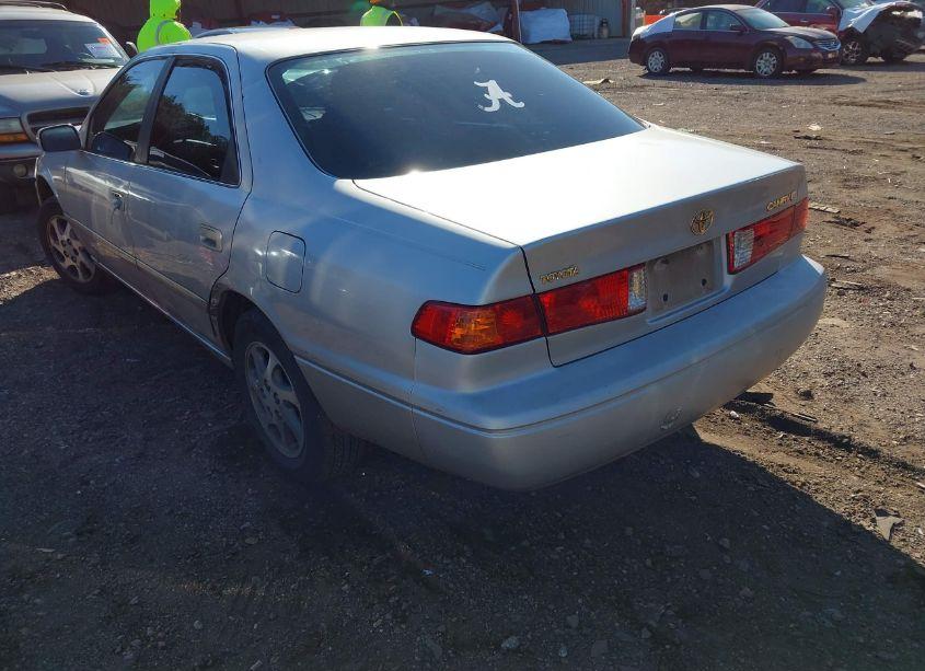 Photo 3 of 2000 Toyota Camry LE (VIN 4T1BG22K3YU658281)