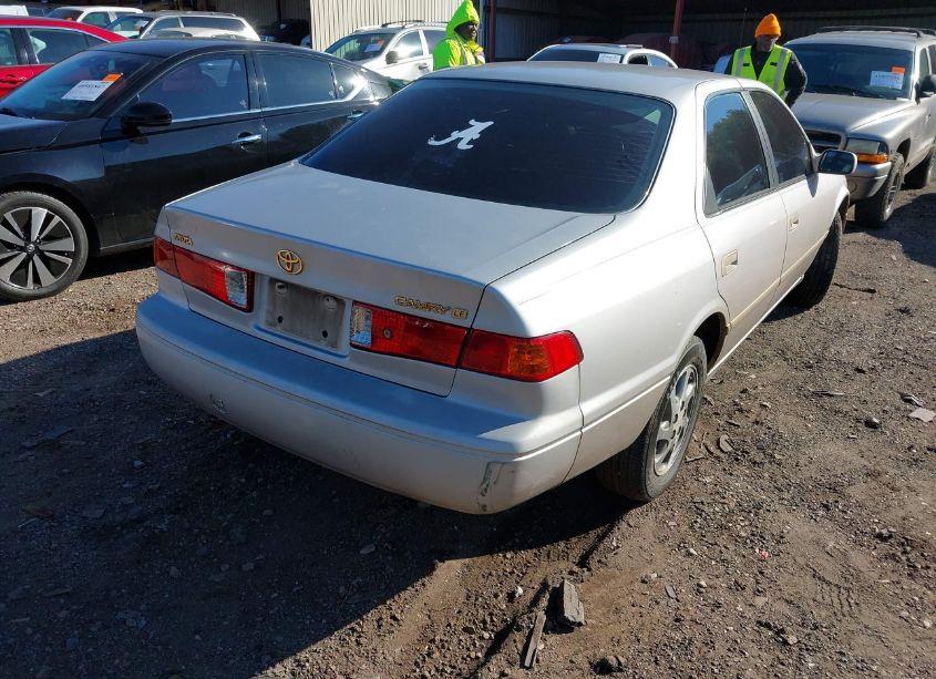 Photo 4 of 2000 Toyota Camry LE (VIN 4T1BG22K3YU658281)