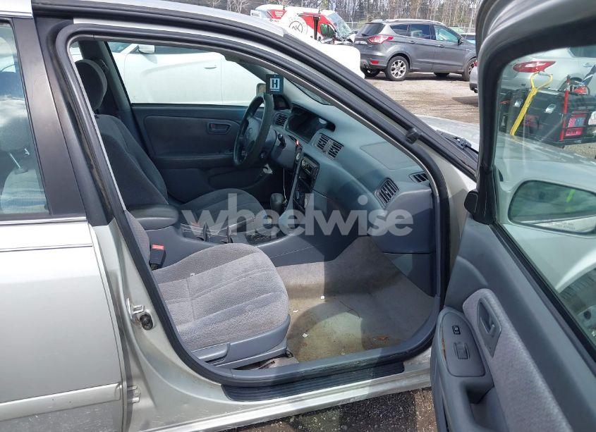 Photo 5 of 2000 Toyota Camry LE (VIN 4T1BG22K3YU671094)