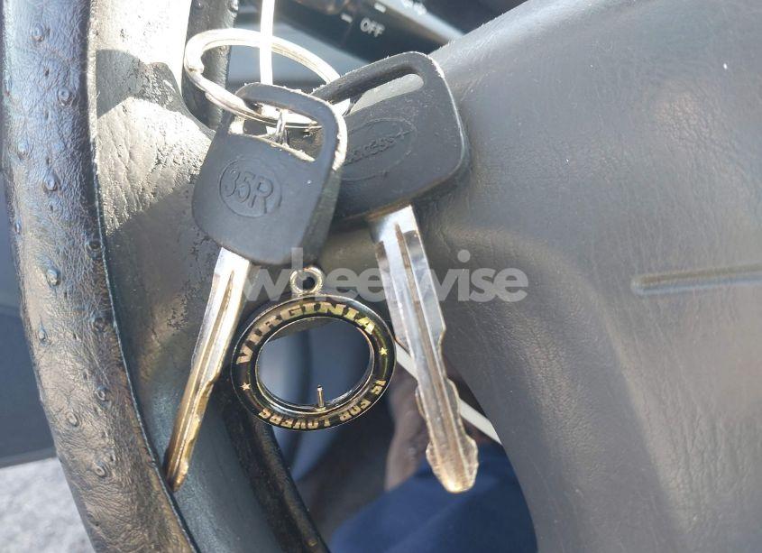 Photo 11 of 2000 Toyota Camry LE (VIN 4T1BG22K3YU926990)