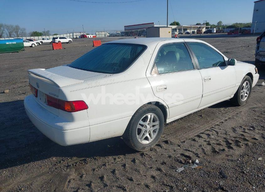 Photo 4 of 2000 Toyota Camry LE (VIN 4T1BG22K3YU926990)