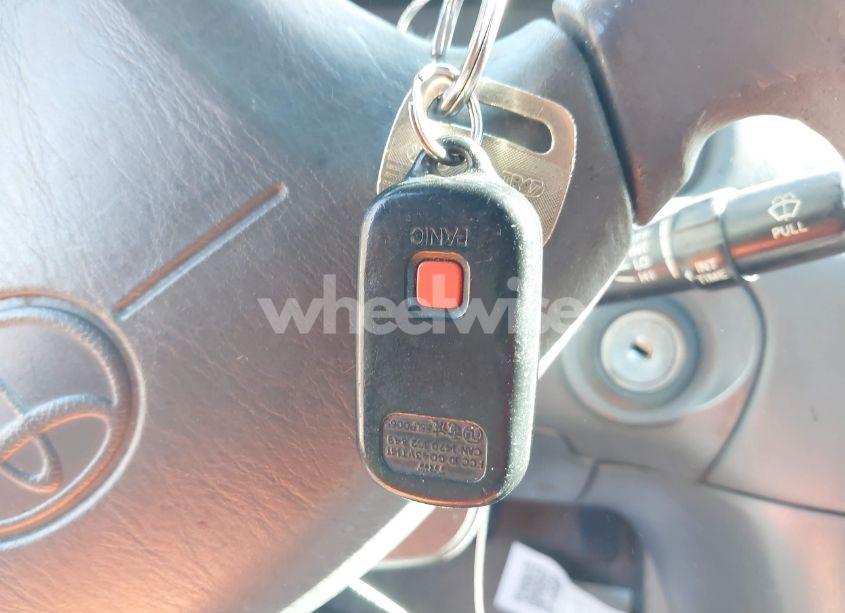 Photo 11 of 2000 Toyota Camry LE (VIN 4T1BG22K3YU960735)