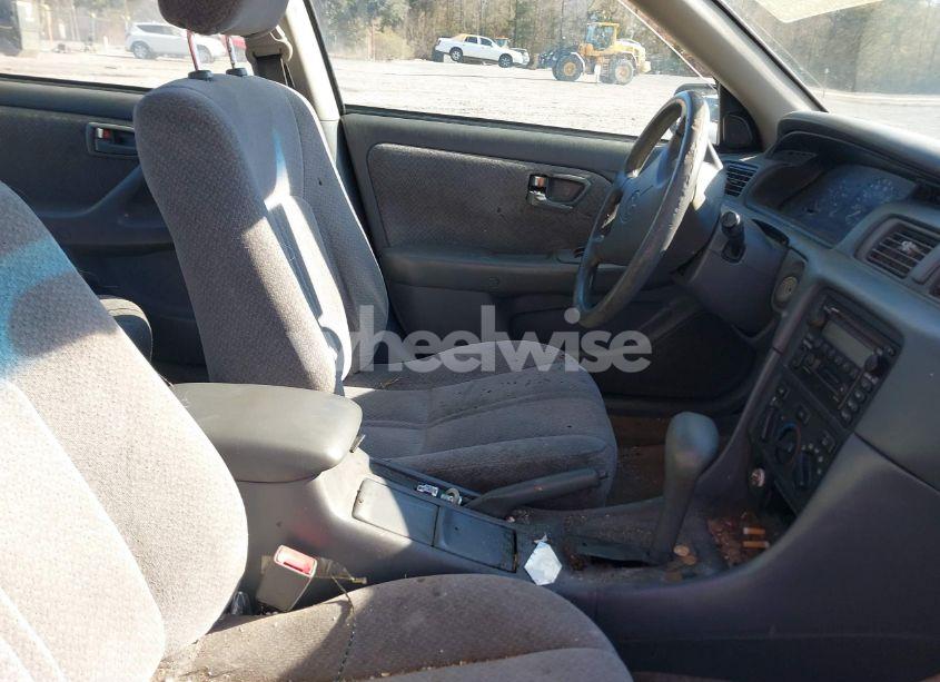 Photo 5 of 2000 Toyota Camry LE (VIN 4T1BG22K3YU960735)