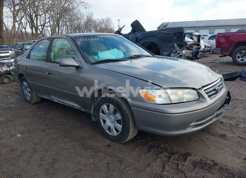 2001 Toyota Camry CE (VIN 4T1BG22K41U068113) main photo