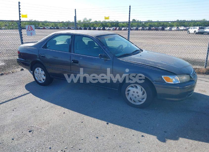 2001 Toyota Camry CE (VIN 4T1BG22K41U847575) main photo