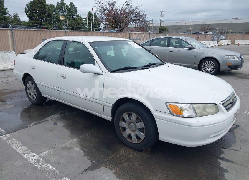 2001 Toyota Camry CE (VIN 4T1BG22K41U854106) main photo