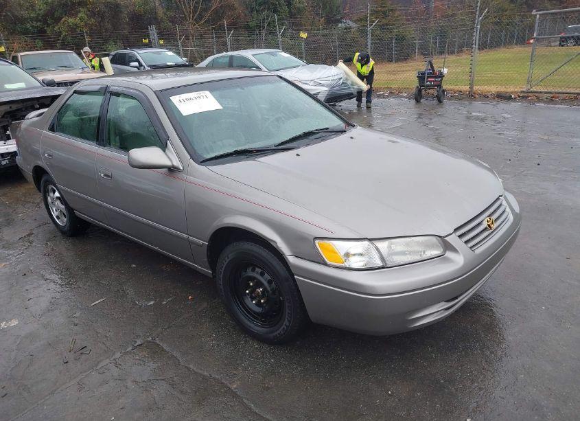 1997 Toyota Camry LE (VIN 4T1BG22K4VU133936) main photo